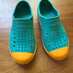 Native sandals - size 9 toddlers